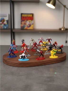 Lot of 18 Marvel Metal Die Cast Figures - Black Panther Iron Man Captain America